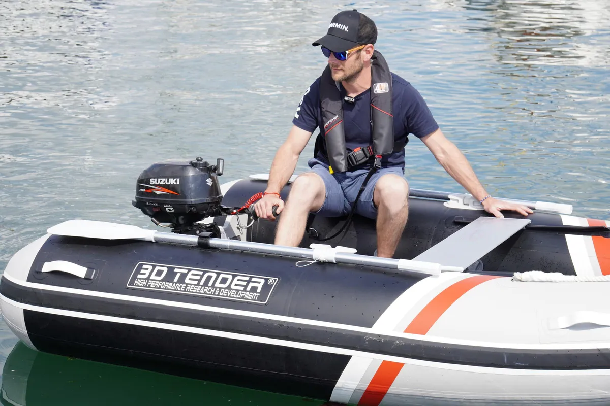 3D Tender Fastcat 200: Man driving a rubber dinghy with an outboard motor