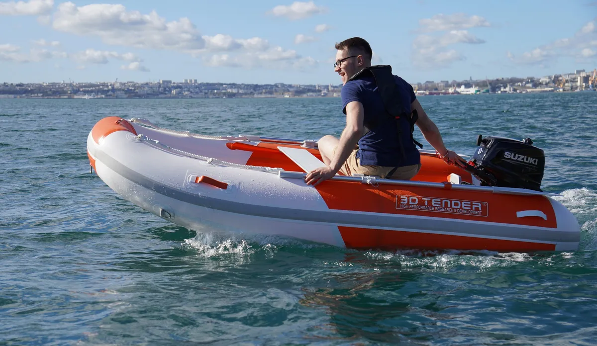 3D Tender Fastcat 230: Man cruising an inflatable boat at sea