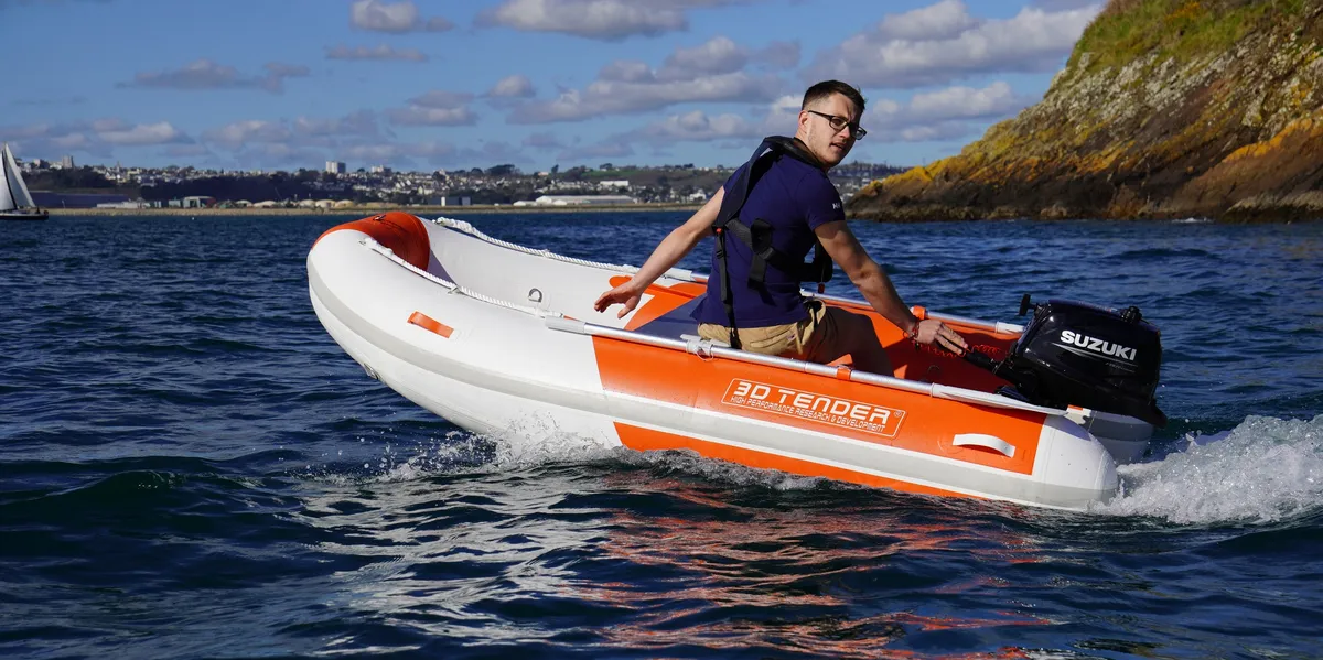 3D Tender Fastcat 260: Rubber dinghy cruising with a man on board