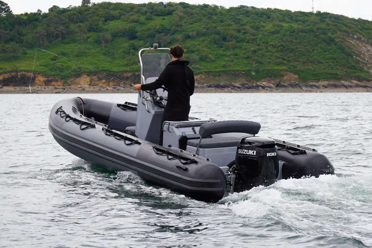 3D Tender Patrol 600: Rubber dinghy cruising at sea