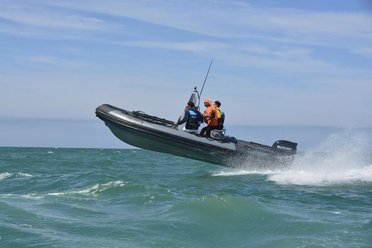3D Tender Patrol 650: Inflatable boat skips over the waves