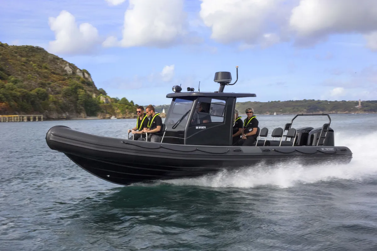 3D Tender Patrol 860: RIB boat cruising at sea