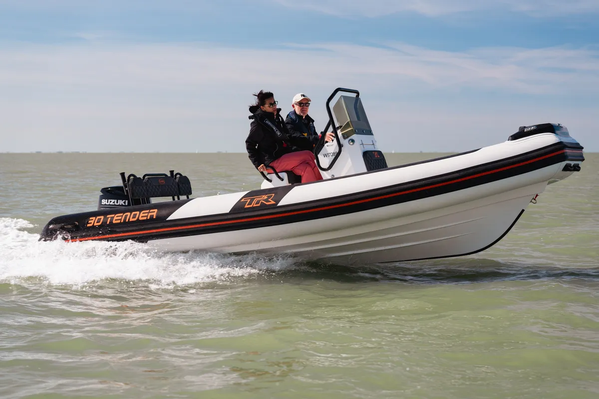 3D Tender TR6: RIB boat cruising at sea