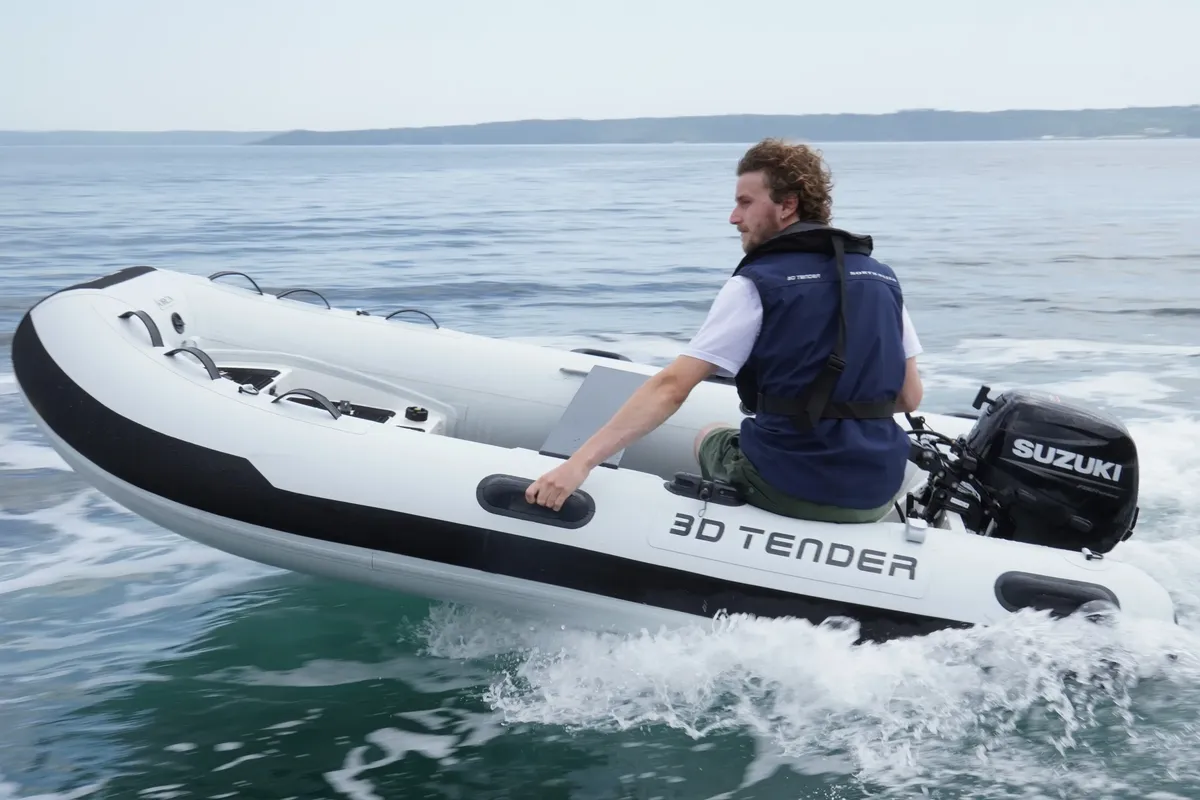 3D Tender Ultimate 300: Eine Fahrt mit dem Schlauchboot auf dem Meer