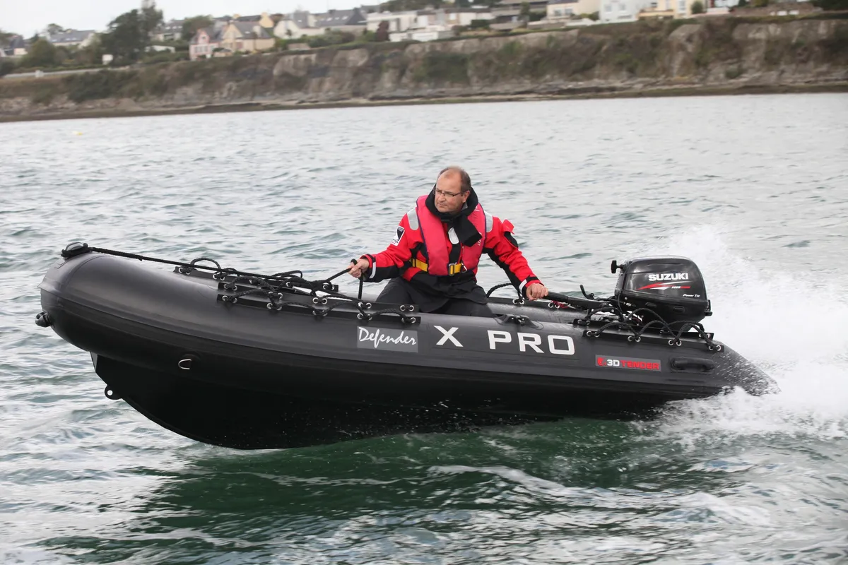 3D Tender XPRO ALU 415: Eine Fahrt mit dem Schlauchboot auf dem Meer