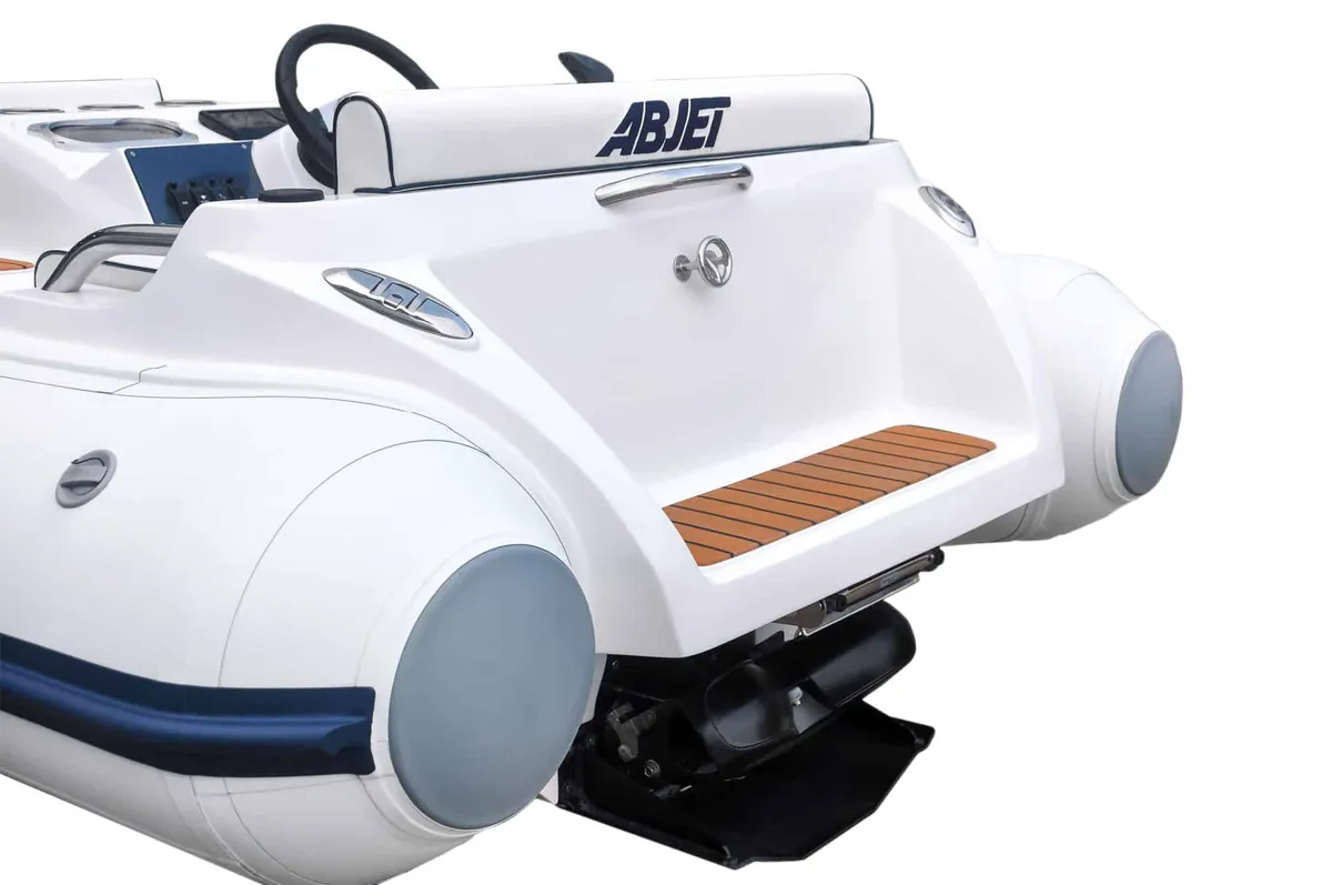 AB Inflatables ABJET 380: Poupe équipée d'un propulseur à jet et d'une banquette