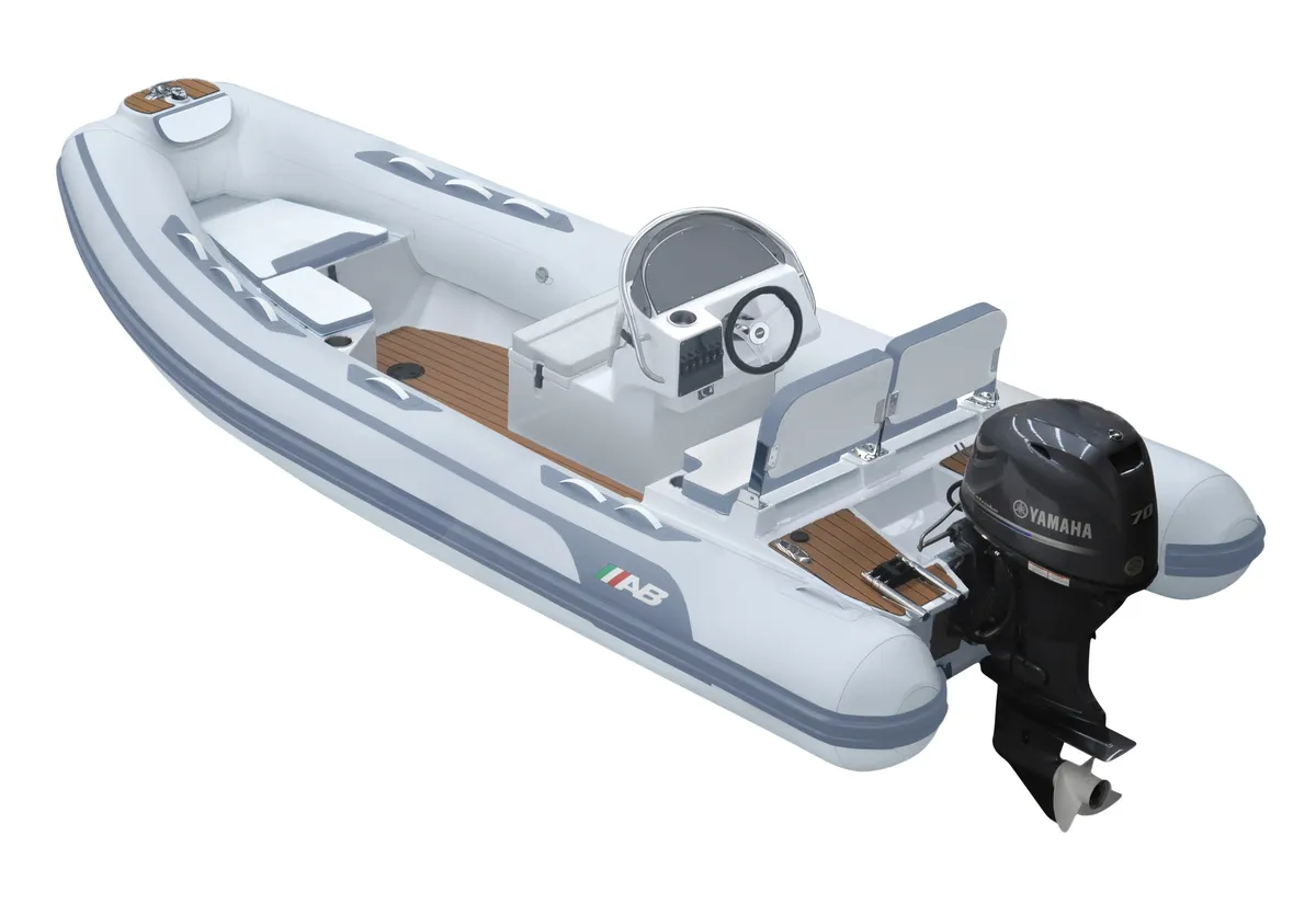 AB Inflatables Alumina 18 ALX: Rubber dinghy with an outboard motor, top view
