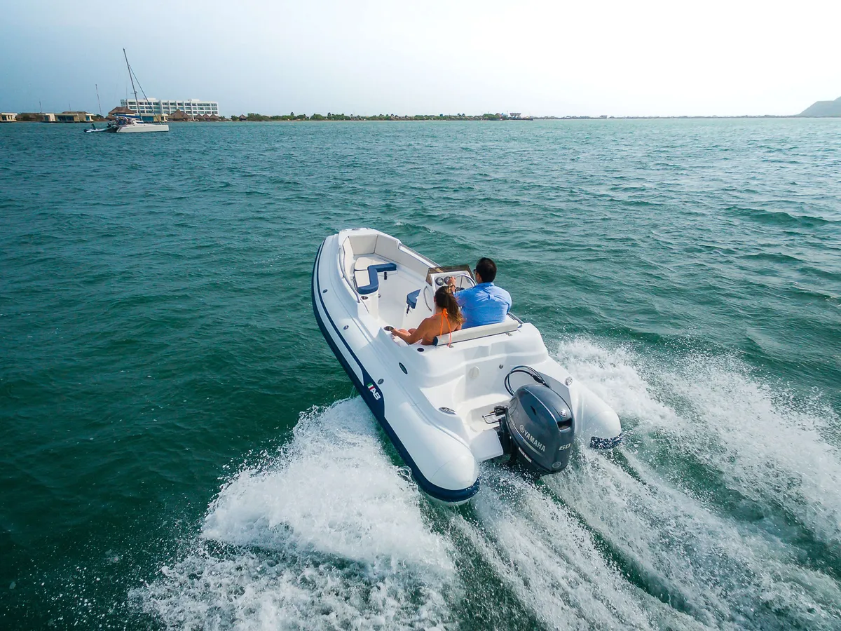 AB Inflatables Nautilus 15 DLX: A rubber boat speeds across the sea