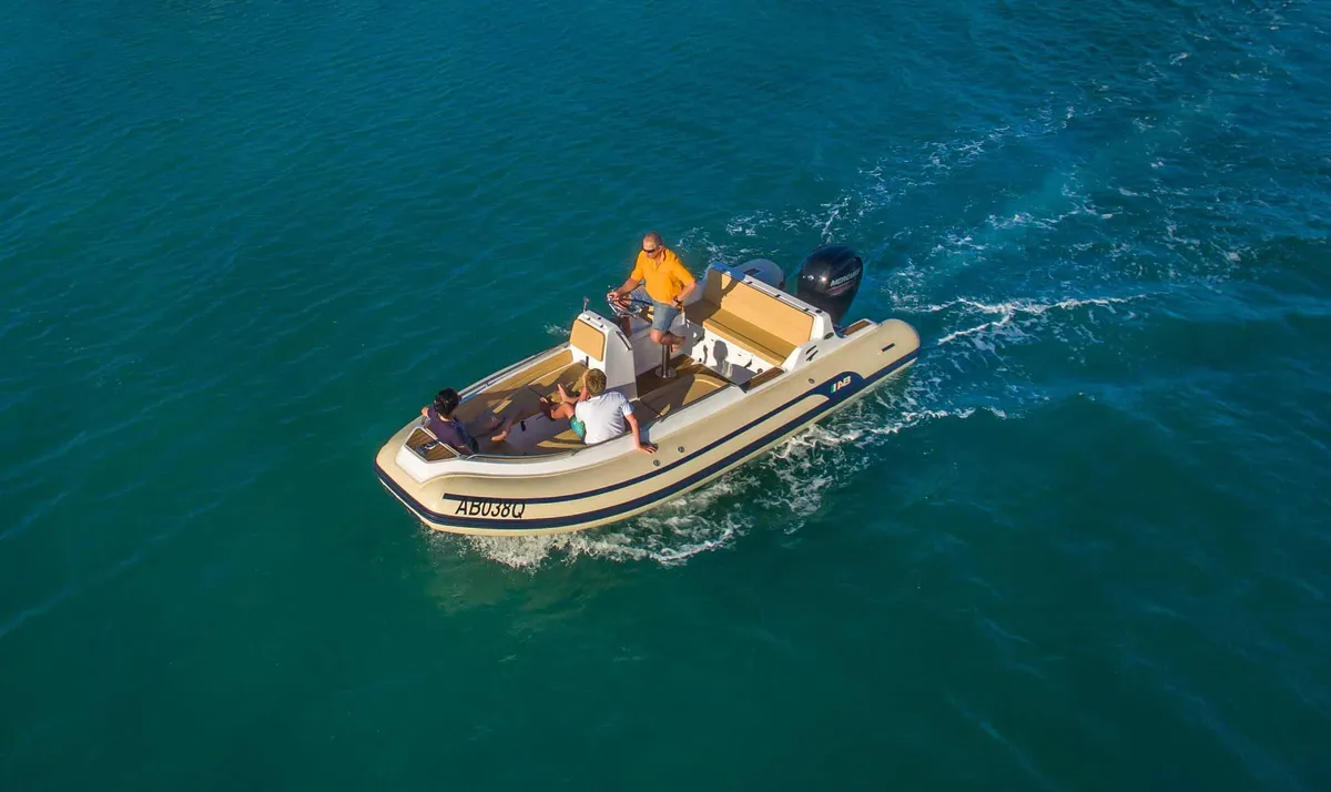 AB Inflatables Nautilus 19 DLX: Boat cruising at sea