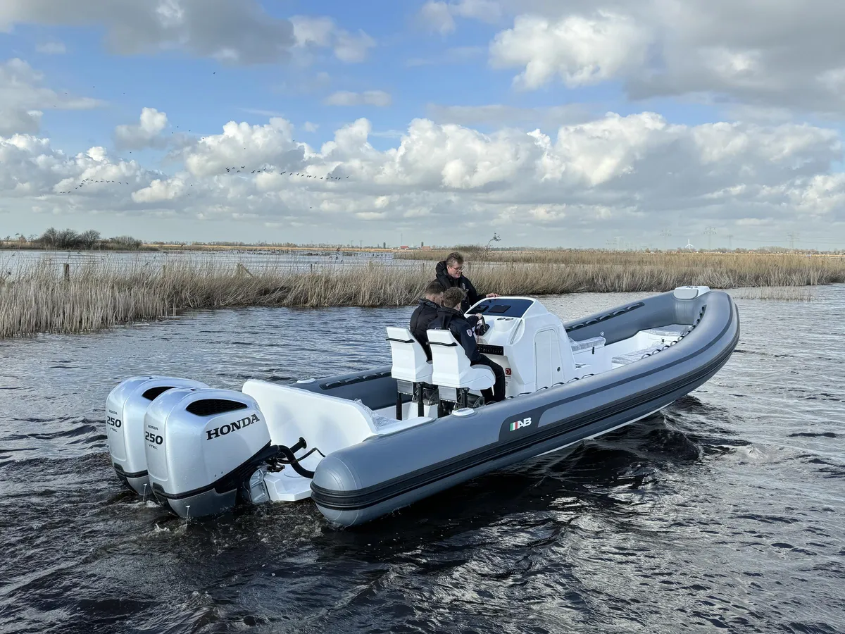 AB Inflatables Oceanus 28 VST: RIB boat cruising on the water