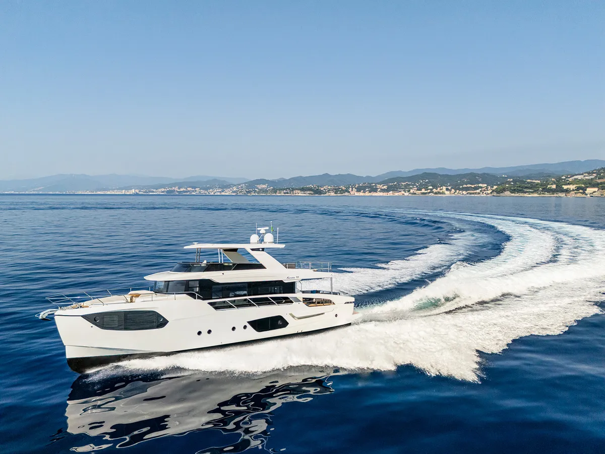 Absolute Yachts Navetta 70: Boat cruising at sea
