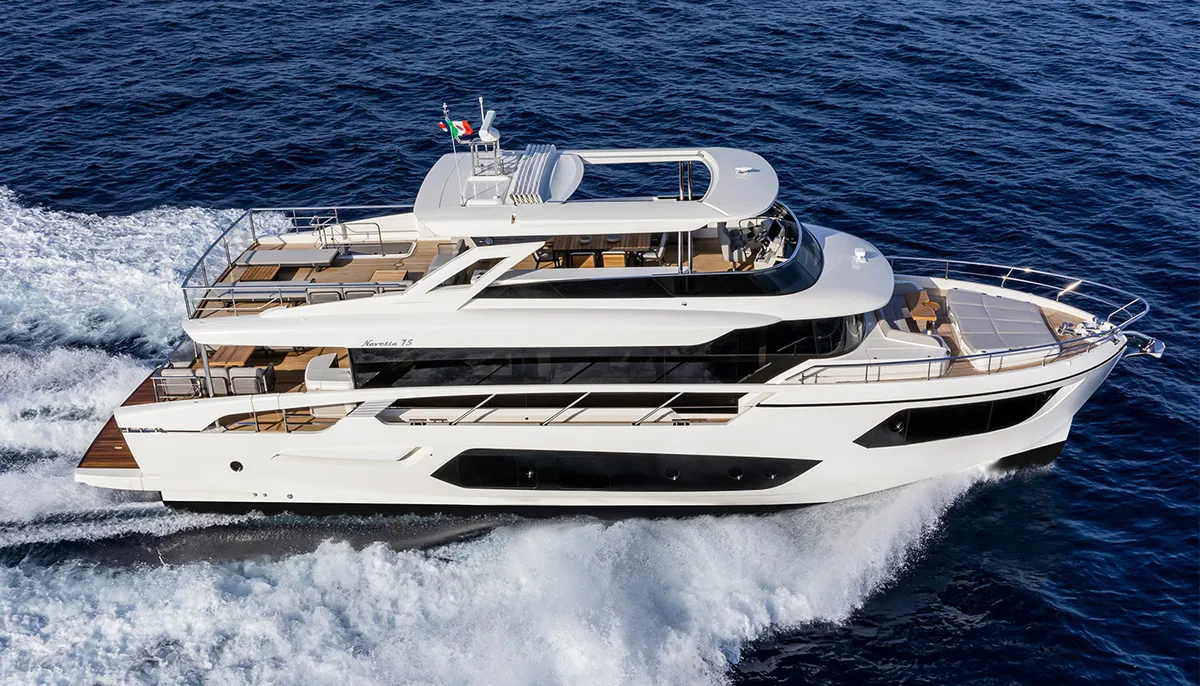 Absolute Yachts Navetta 75: Yachtfahrt auf dem Meer