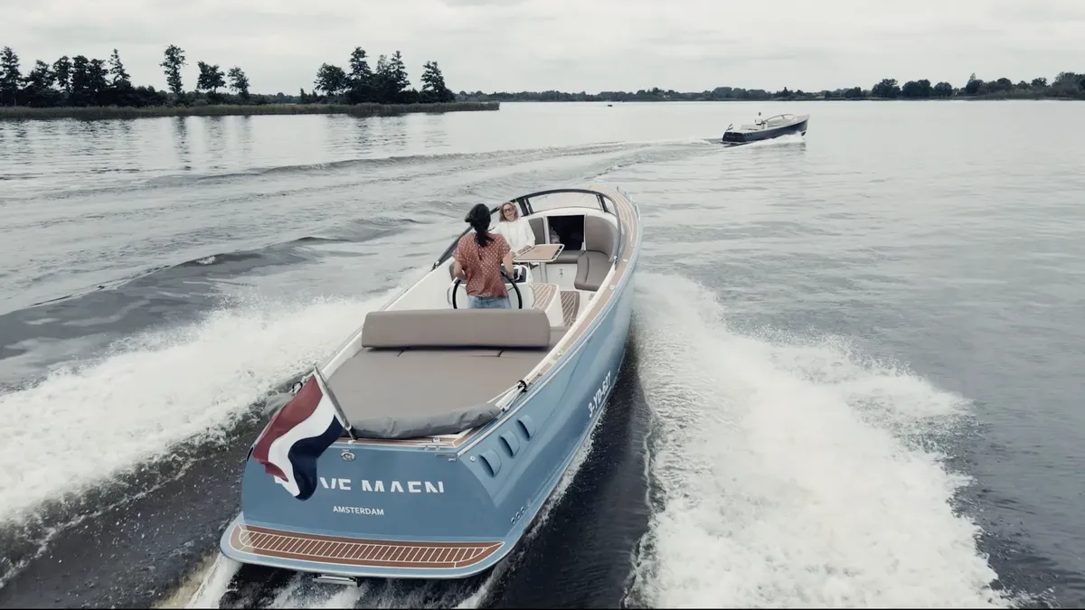 AdmiralsTender X28 Fast Electric: Boat cruising on water