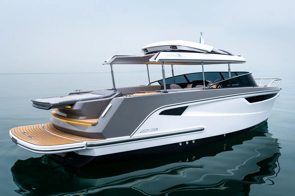 Alfastreet Marine 23 Cabin Evo Inboard: White motorboat on calm water