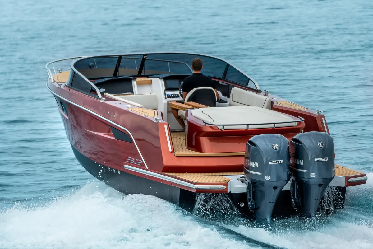 Alfastreet Marine 32 Cabin Outboard: Red speedboat cruising at sea