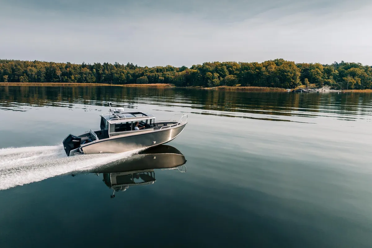 Alukin Cabin 770: Promenade en bateau sur un lac