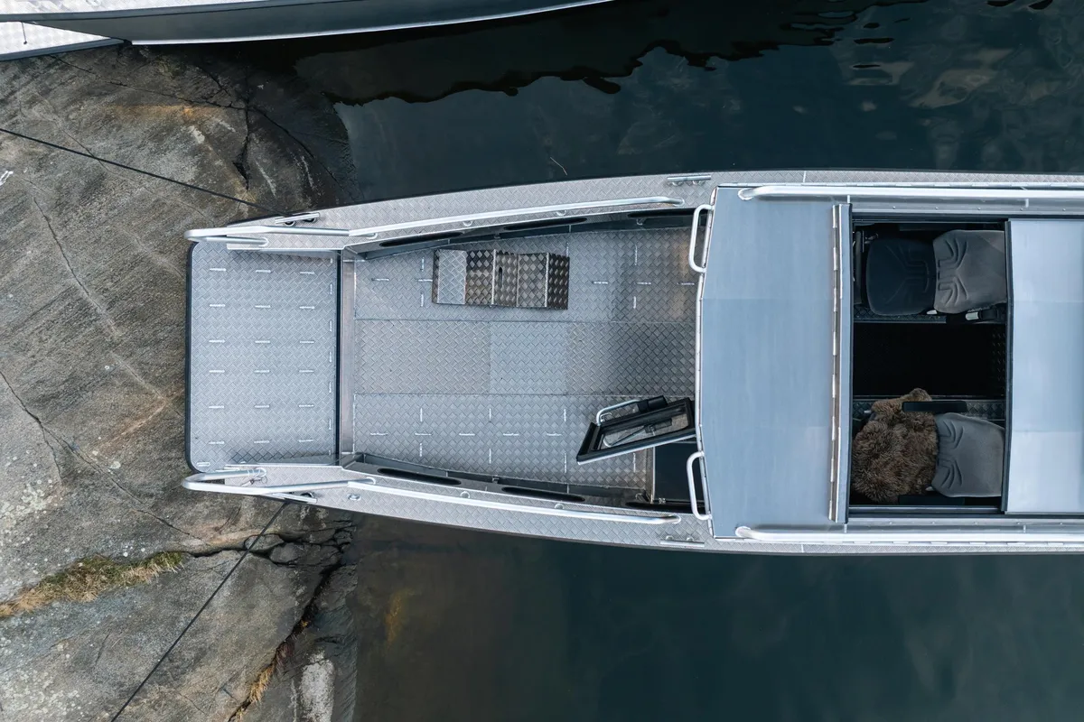 Alukin CW 750: Boat photographed from above