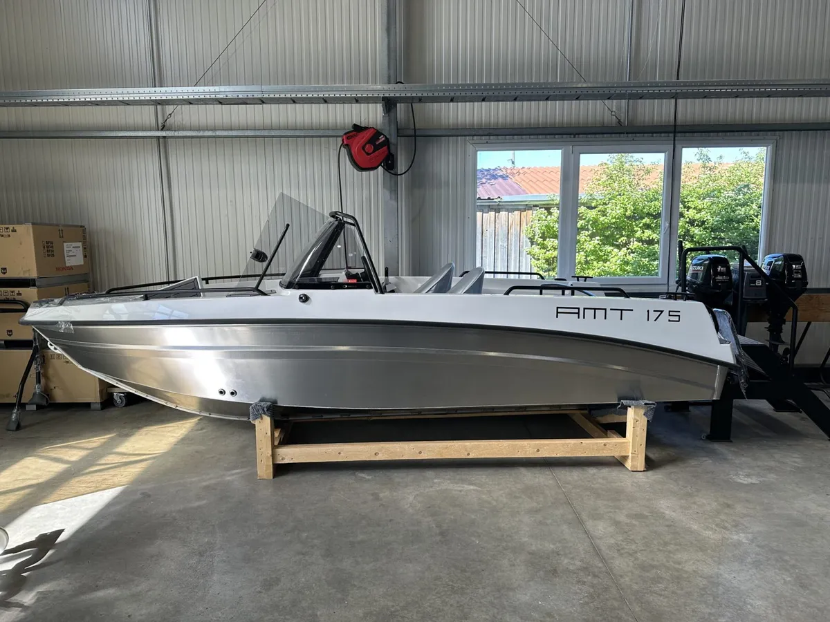 AMT 175 Pro Fishing: Seitenansicht im Ausstellungsraum