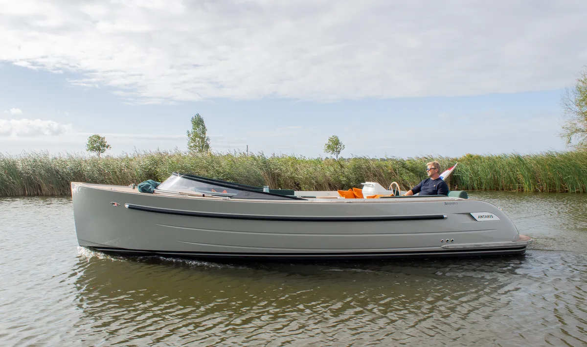 Antaris Seventy5: Boat cruising on water