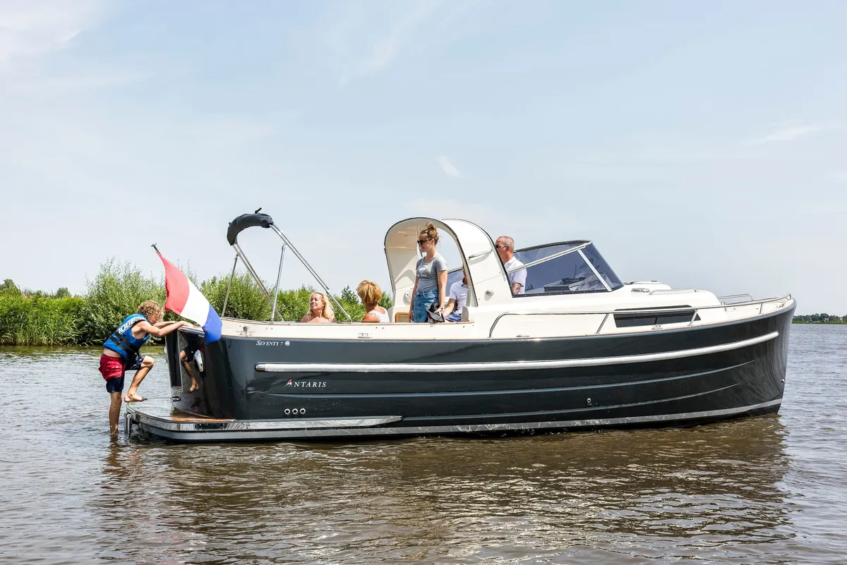 Antaris Seventy7 Cabin: Boat with people on the water