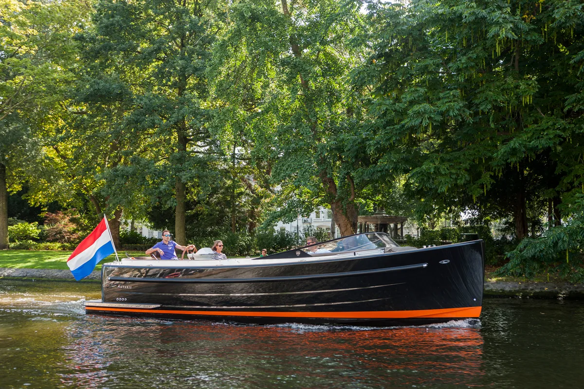 Antaris Seventy7 Touring: Black boat cruising on a river