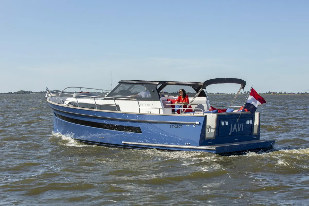 Antaris X: Blue boat cruising on the water