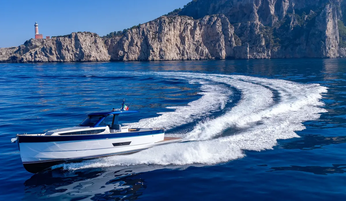 Apreamare Gozzo 42: Promenade en bateau près des falaises