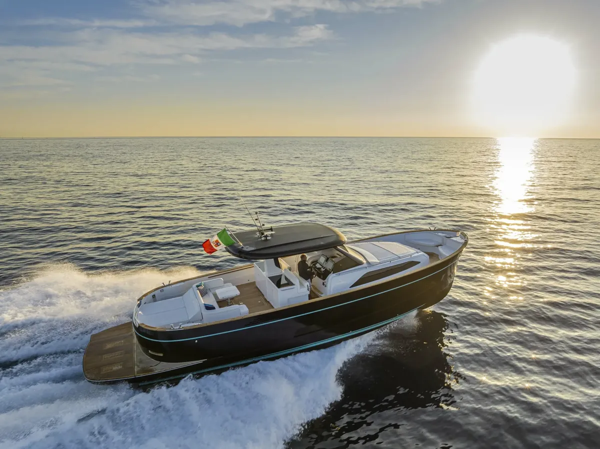 Apreamare Gozzo 45: Boat cruising at sea at sunset