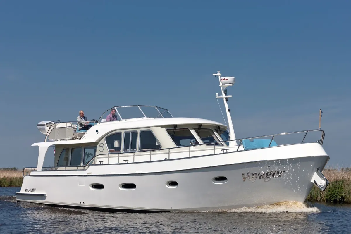 Aquanaut European Voyager 1700 II: Eine Motoryacht auf dem Wasser