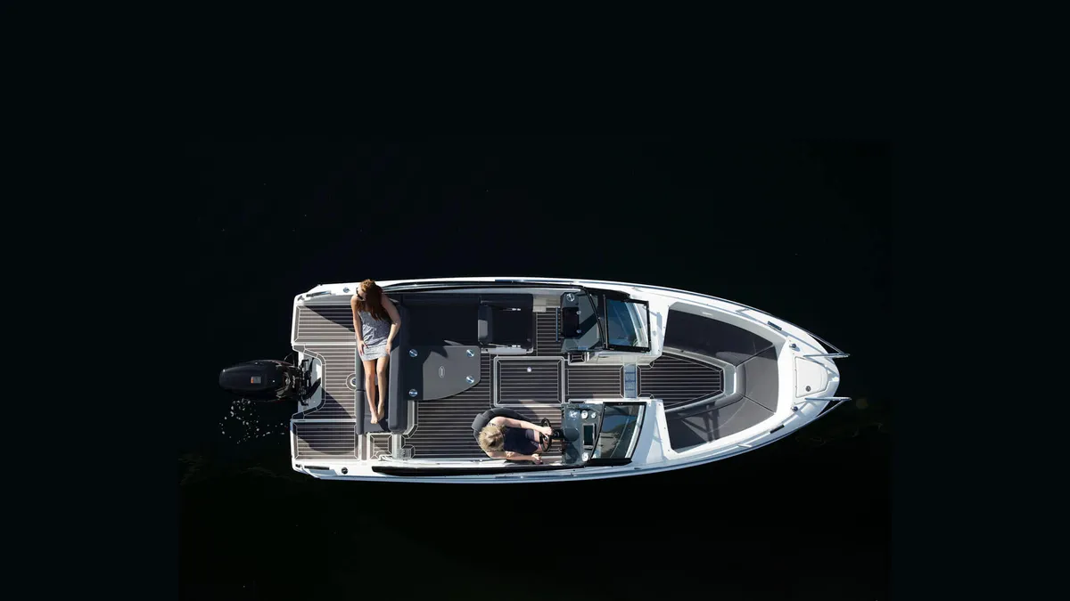 Askeladden C61 Bow Rider: Top-down view of a boat with two people on board