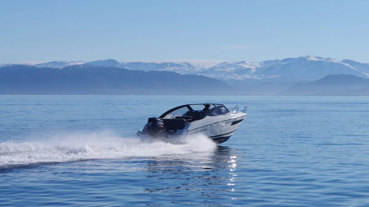 Askeladden C65 Cruiser: Schnellbootfahrt auf dem Meer