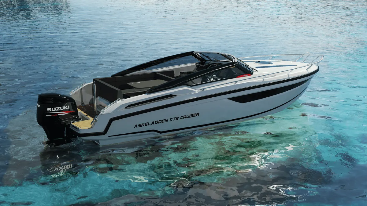 Askeladden C78 Cruiser: White motorboat floating on the water
