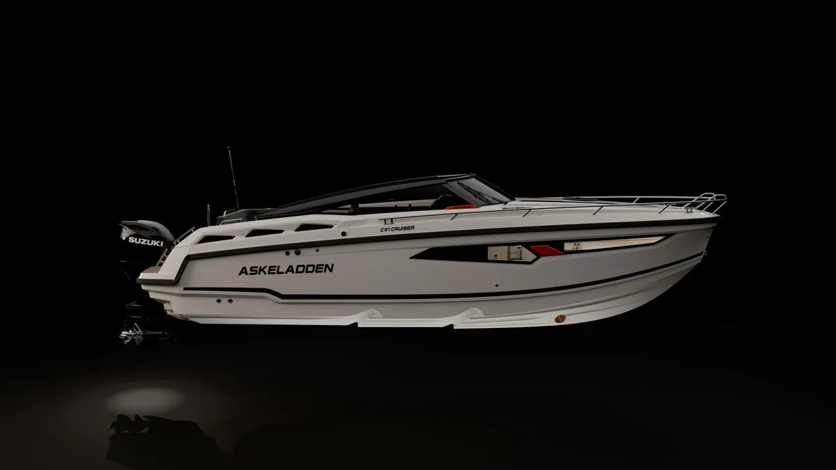 Askeladden C91 Cruiser: White boat, side view, studio shot