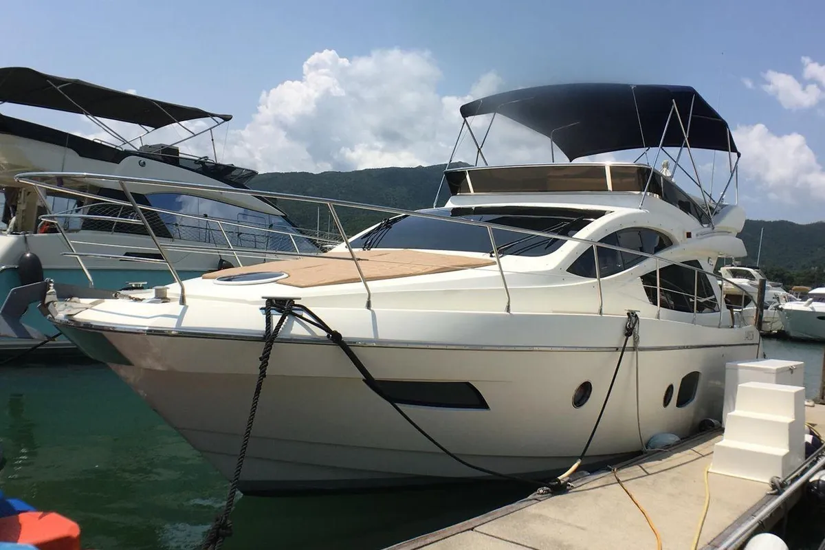Astondoa 44 Flybridge: Yacht moored in harbour