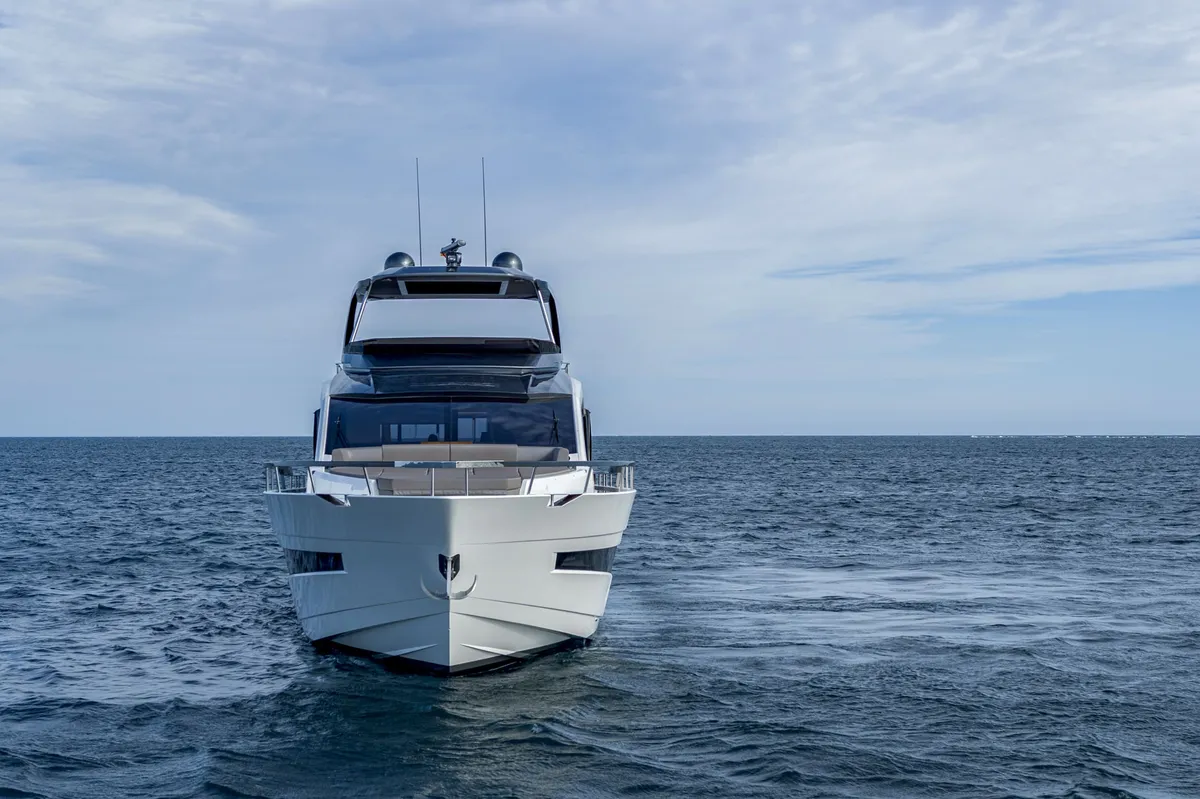 Astondoa As8: Bootsfahrt auf dem Meer