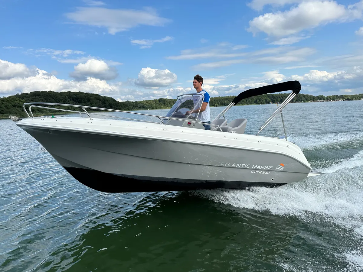 Atlantic Marine Open 530: Boat cruising on a lake