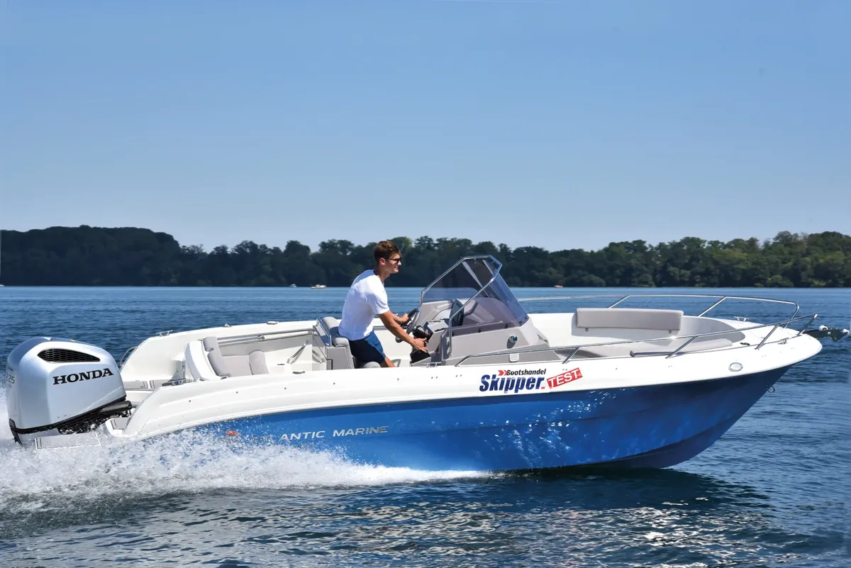 Atlantic Marine Open 670: Boat cruising on water