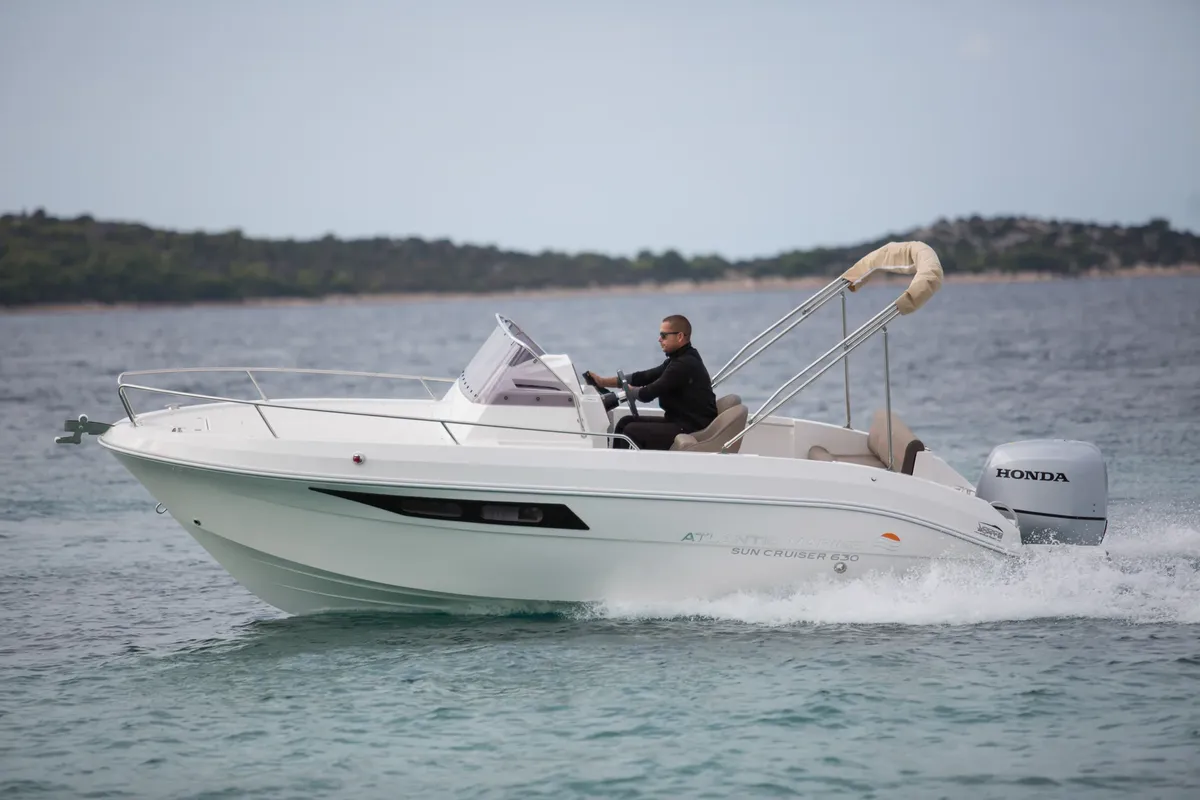 Atlantic Marine Sun Cruiser 630: Bootsfahrt auf dem Meer