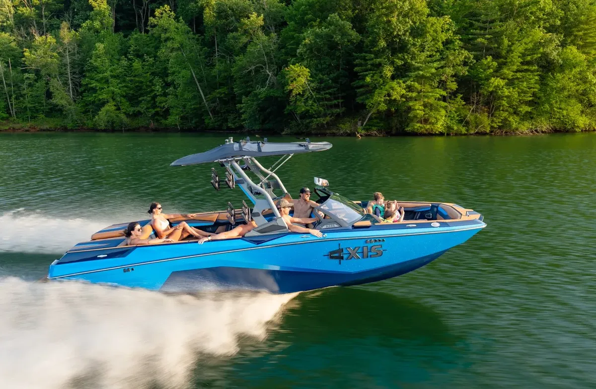 Axis A245: Cruising with a wake