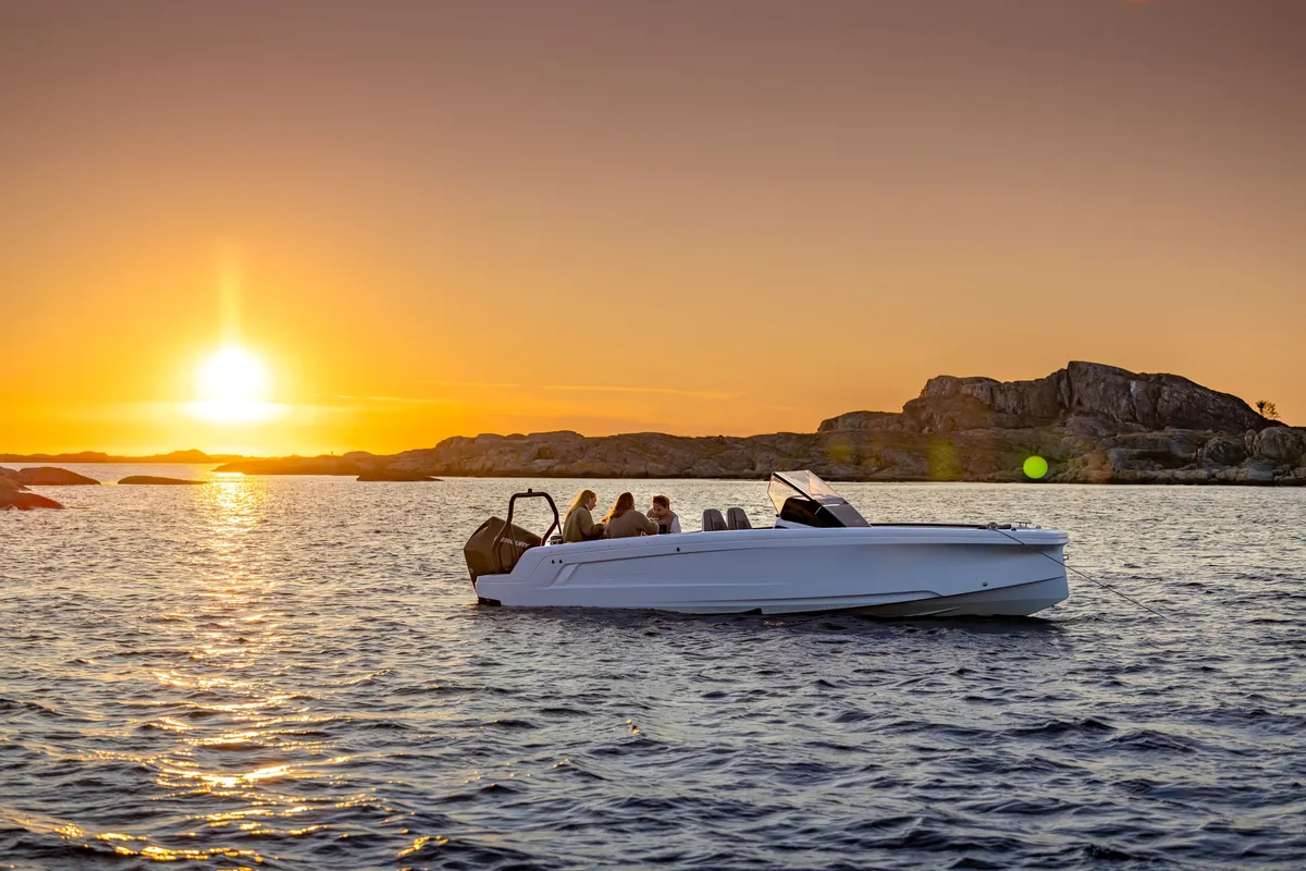 Axopar 22 Spyder: Boat at sunset at sea
