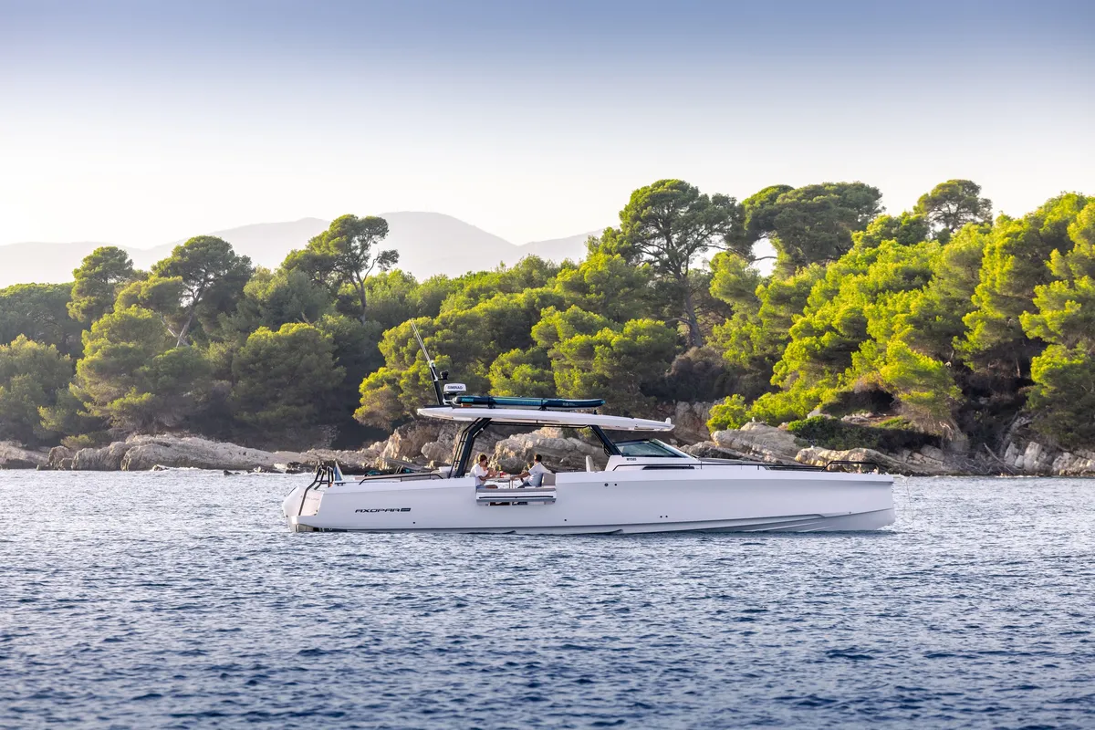 Axopar 45 Sun Top: Boat cruising near the coastline