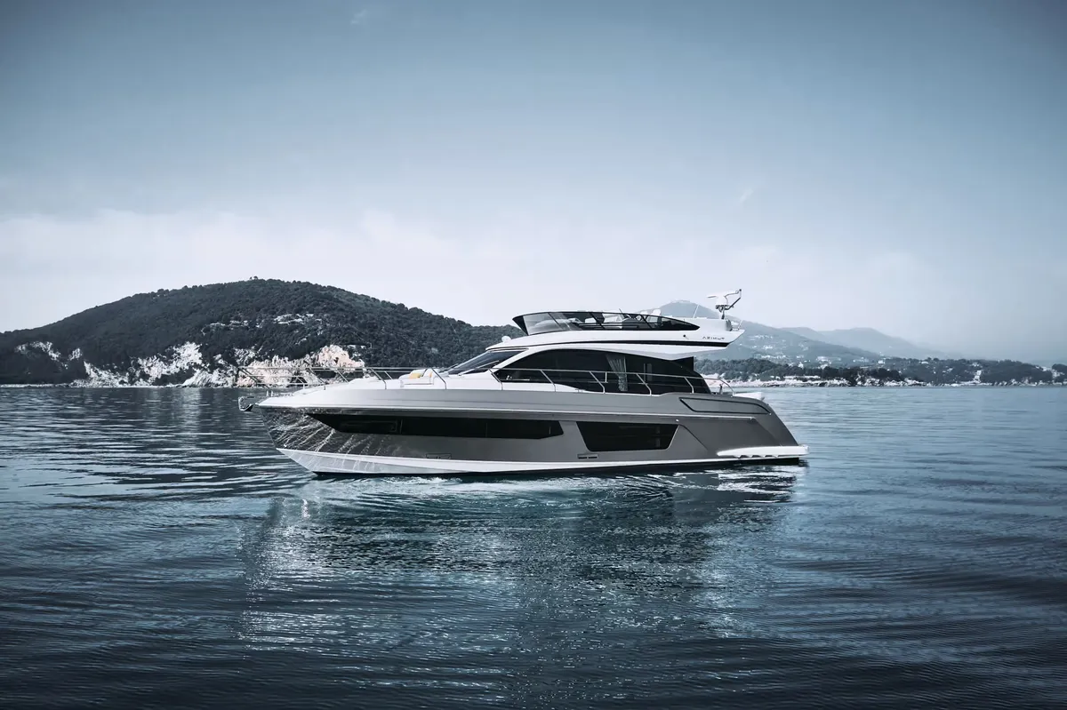 Azimut Fly 53: Exterior view of the boat