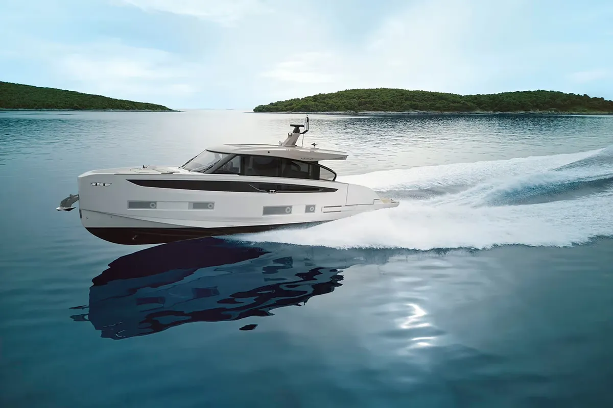 Azimut Seadeck 6: Boat cruising