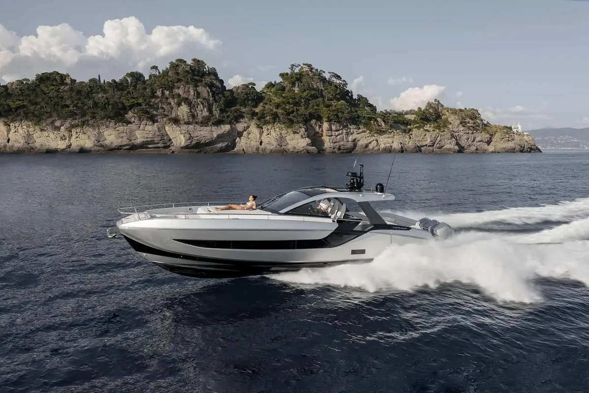 Azimut Verve 48: Außenansicht des Bootes