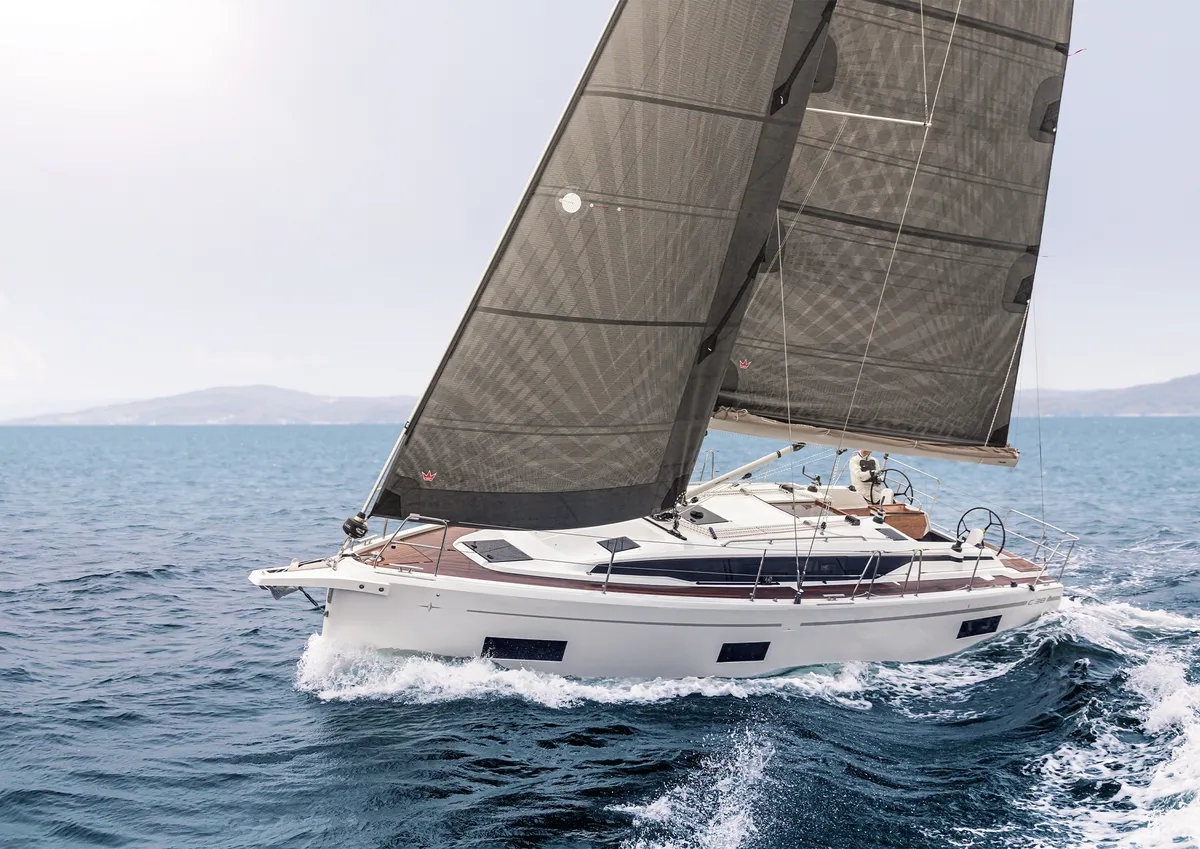 Bavaria C38: Segelyacht auf See