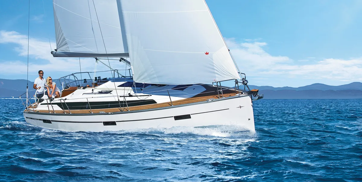 Bavaria CRUISER 37: Segelboot auf See