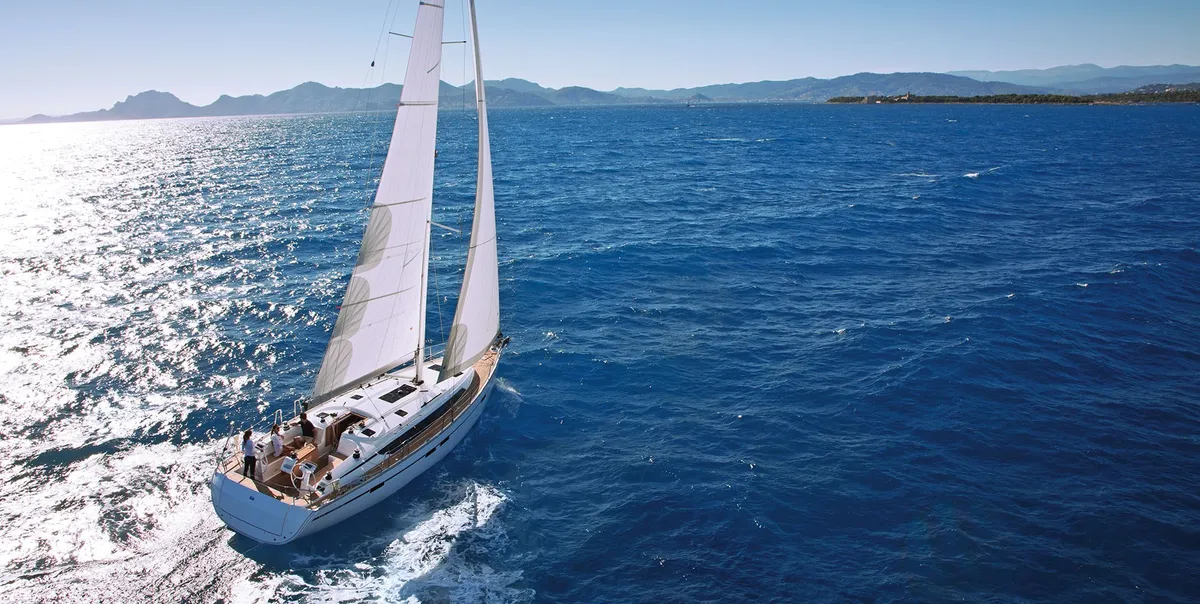 Bavaria CRUISER 46: Segelboot auf dem Meer