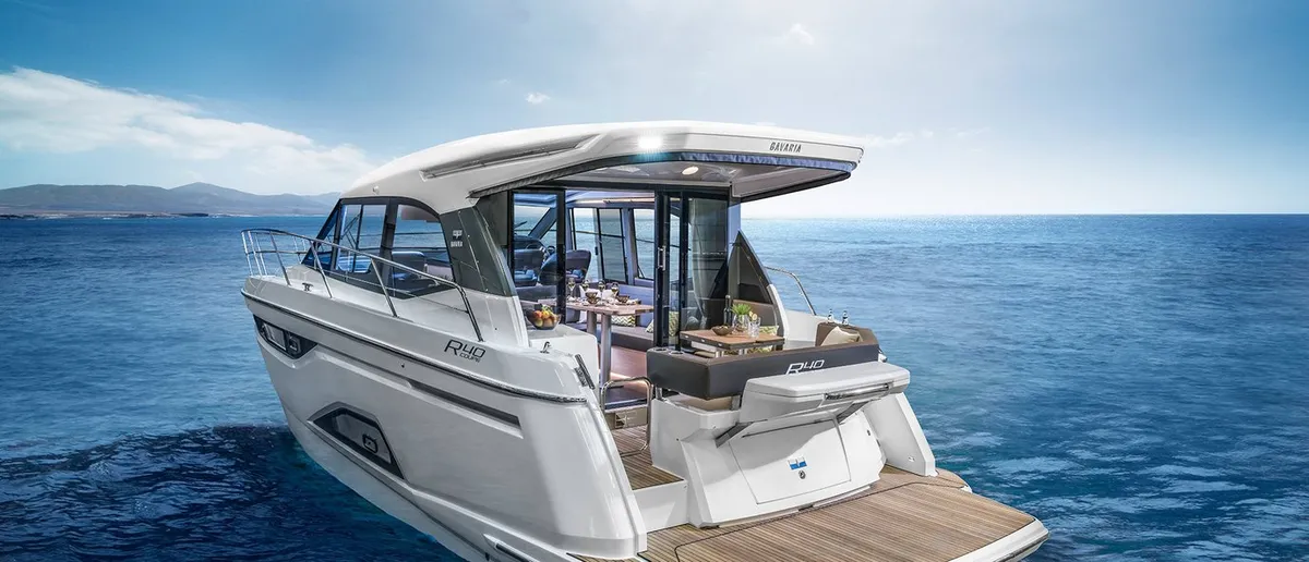 Bavaria R40: Bateau amarré en mer