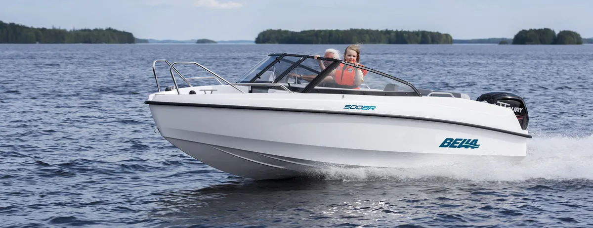Bella Boats 500 BR: Boat cruising on water