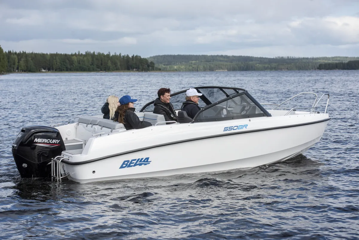 Bella Boats 550 BR: A boat carrying passengers is cruising on a lake